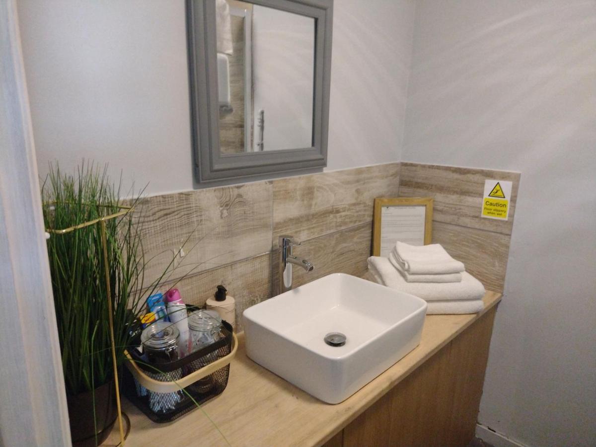 The Crown Inn Keynsham Room photo